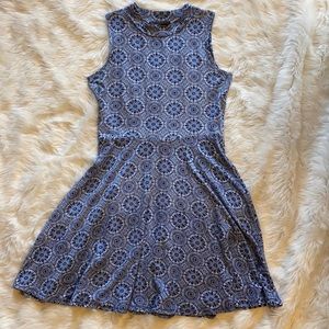 Casual skater dress / fit and flare mini dress.